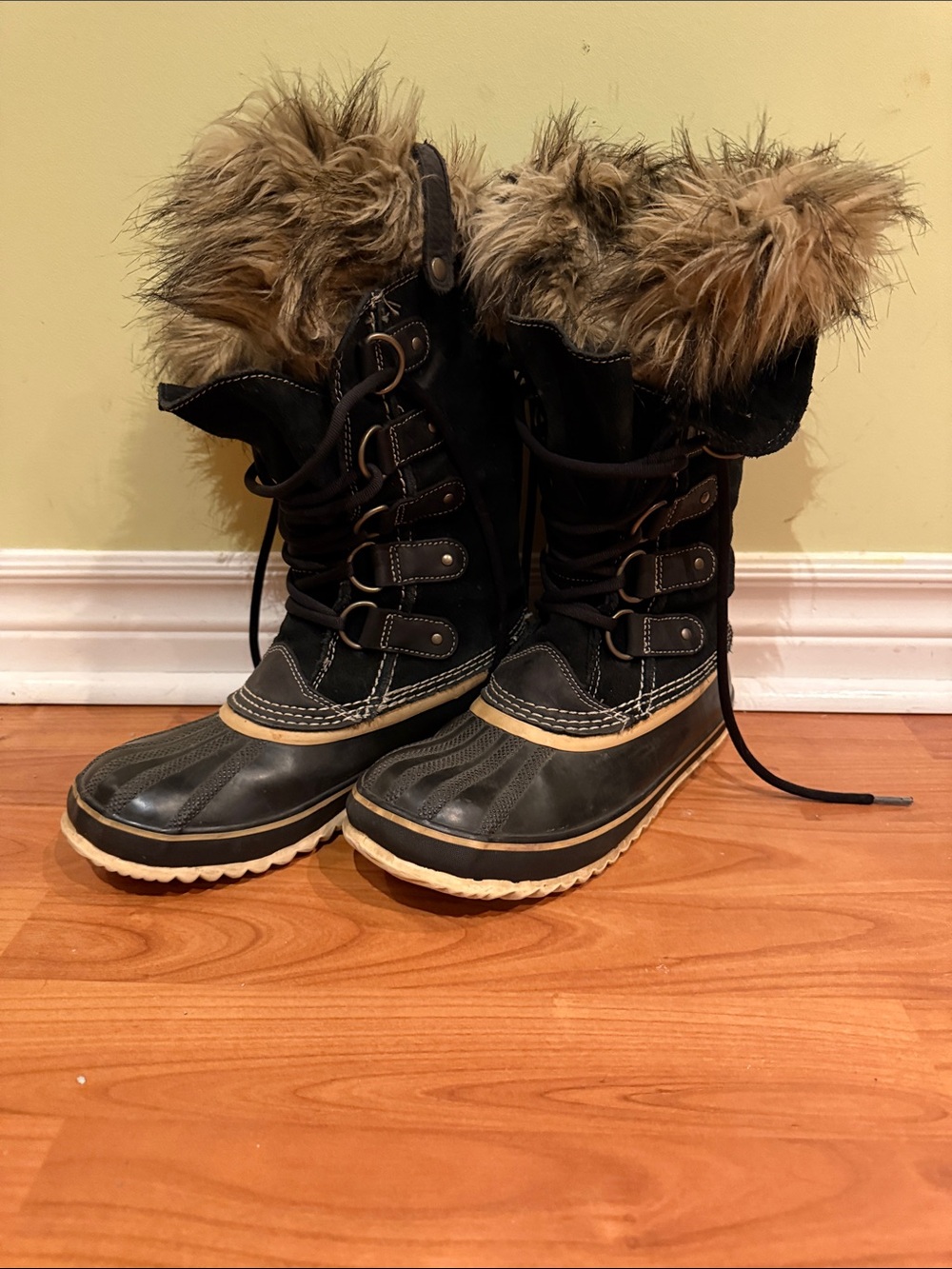 Sorel Black and Tan Faux-Fur Lace-Up Winter Boots